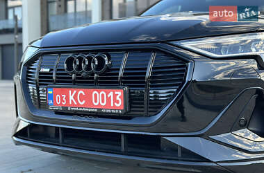 Внедорожник / Кроссовер Audi e-tron 2022 в 