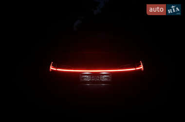 Внедорожник / Кроссовер Audi e-tron 2022 в 