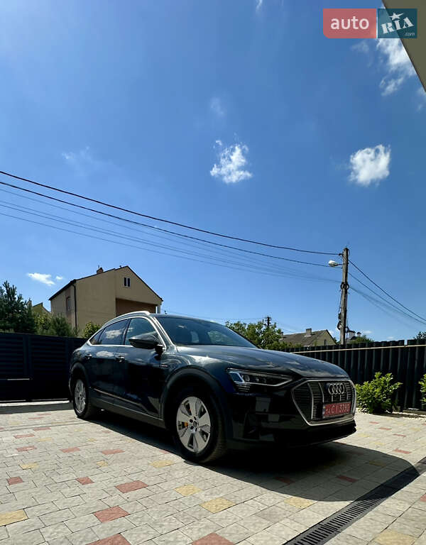 Внедорожник / Кроссовер Audi e-tron 2021 в 