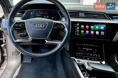 Внедорожник / Кроссовер Audi e-tron 2021 в 