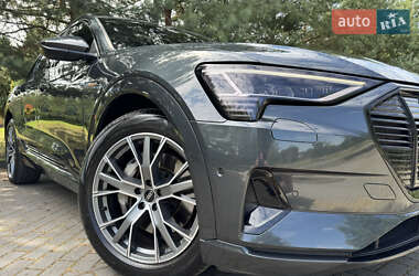 Внедорожник / Кроссовер Audi e-tron 2022 в 