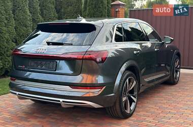 Внедорожник / Кроссовер Audi e-tron 2022 в 