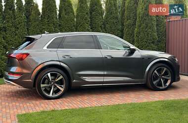 Внедорожник / Кроссовер Audi e-tron 2022 в 