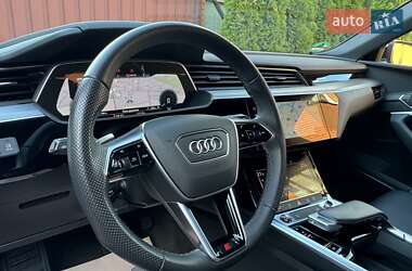 Внедорожник / Кроссовер Audi e-tron 2022 в 