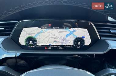 Внедорожник / Кроссовер Audi e-tron 2022 в 