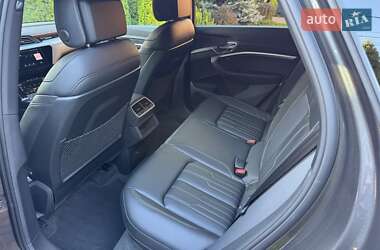 Внедорожник / Кроссовер Audi e-tron 2022 в 