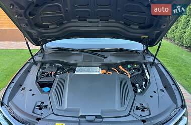 Внедорожник / Кроссовер Audi e-tron 2022 в 