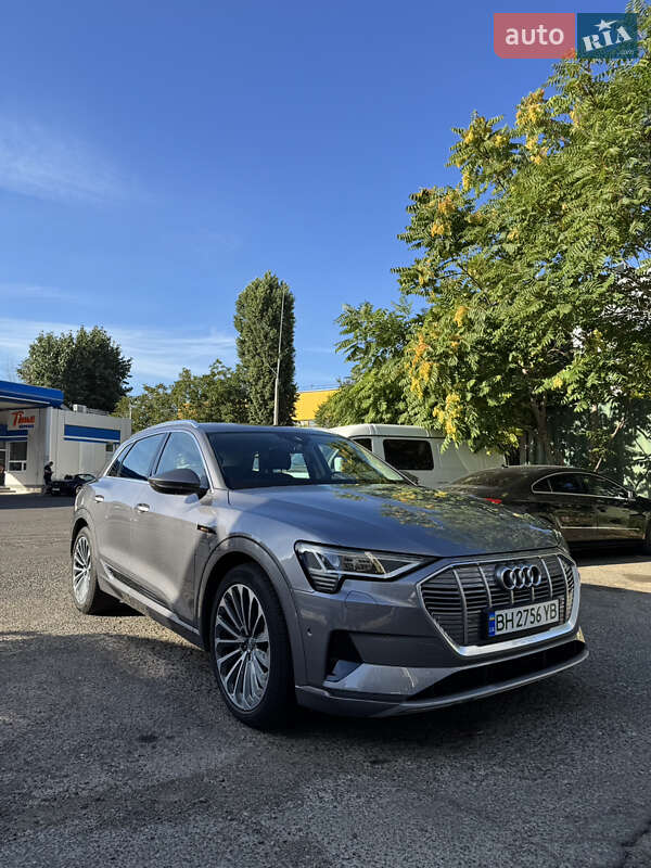 Внедорожник / Кроссовер Audi e-tron 2019 в 