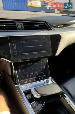 Внедорожник / Кроссовер Audi e-tron 2019 в 