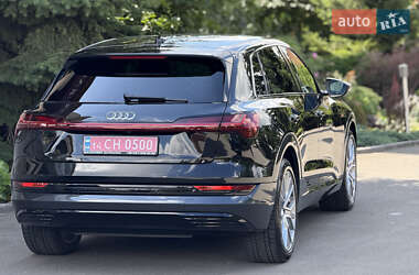 Позашляховик / Кросовер Audi e-tron 2020 в 