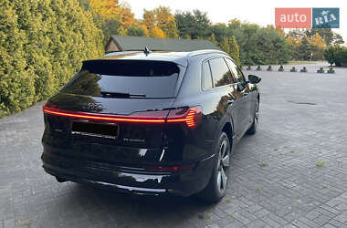 Внедорожник / Кроссовер Audi e-tron 2021 в 