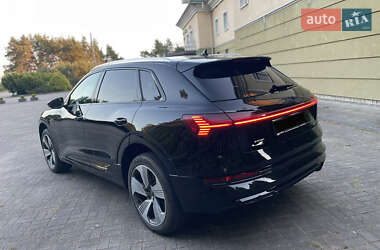 Внедорожник / Кроссовер Audi e-tron 2021 в 