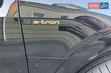 Внедорожник / Кроссовер Audi e-tron 2021 в 