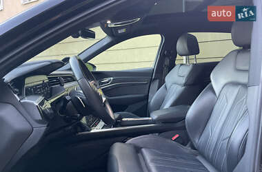 Внедорожник / Кроссовер Audi e-tron 2021 в 