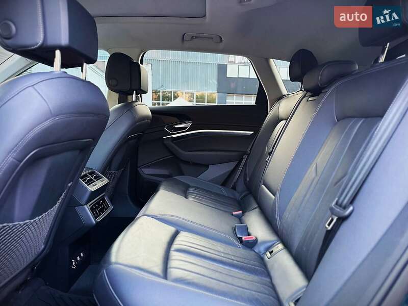 Внедорожник / Кроссовер Audi e-tron 2019 в Киеве