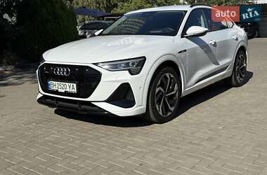 Внедорожник / Кроссовер Audi e-tron 2021 в 