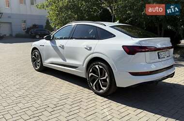 Внедорожник / Кроссовер Audi e-tron 2021 в 