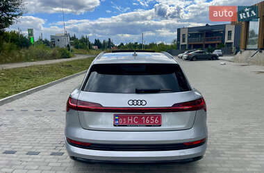 Внедорожник / Кроссовер Audi e-tron 2022 в 