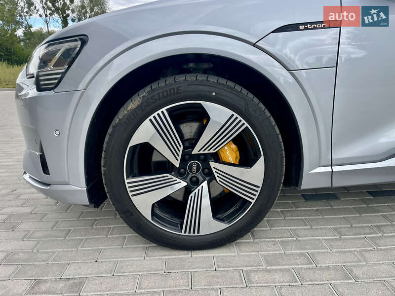 Внедорожник / Кроссовер Audi e-tron 2022 в Ровно