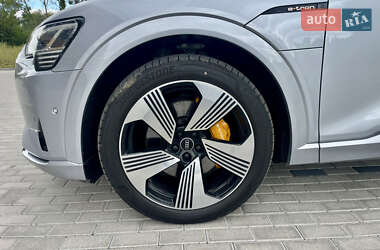 Внедорожник / Кроссовер Audi e-tron 2022 в 