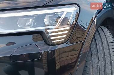 Внедорожник / Кроссовер Audi e-tron 2023 в 