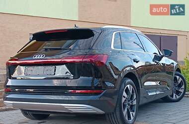 Внедорожник / Кроссовер Audi e-tron 2023 в 