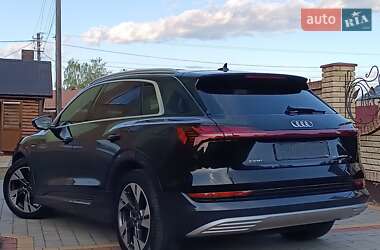 Внедорожник / Кроссовер Audi e-tron 2023 в 