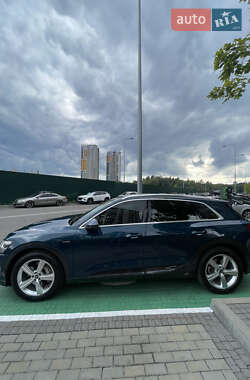 Внедорожник / Кроссовер Audi e-tron 2021 в 