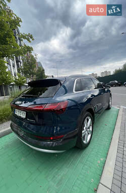 Внедорожник / Кроссовер Audi e-tron 2021 в 