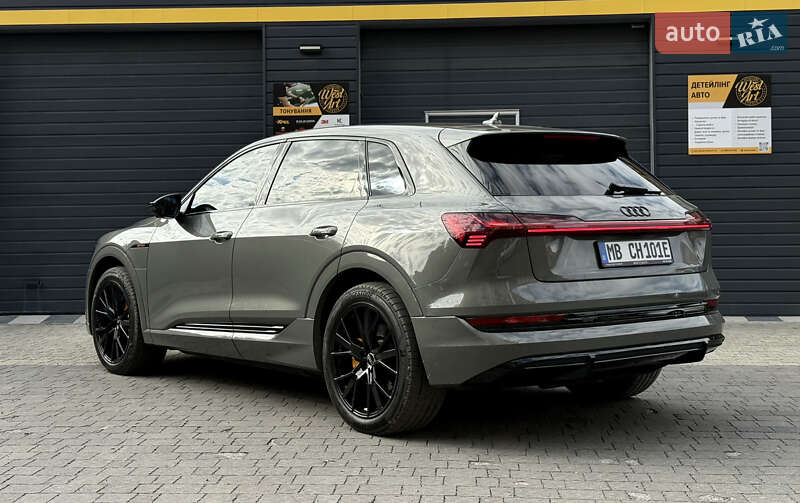 Внедорожник / Кроссовер Audi e-tron 2022 в Мукачево