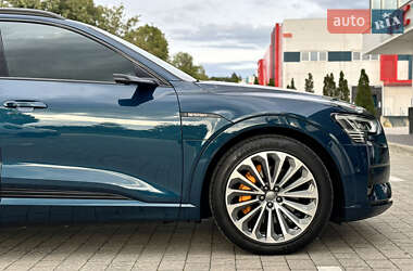 Внедорожник / Кроссовер Audi e-tron 2020 в 