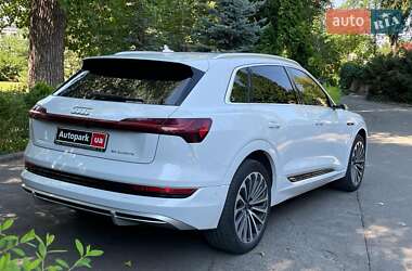 Внедорожник / Кроссовер Audi e-tron 2020 в 