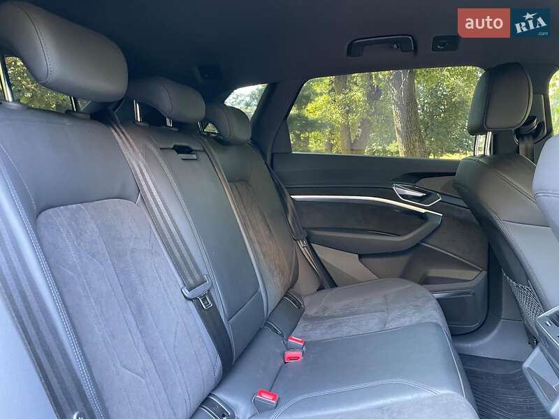 Позашляховик / Кросовер Audi e-tron 2020 в Києві