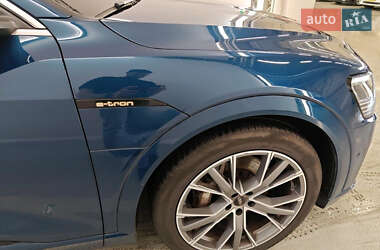 Внедорожник / Кроссовер Audi e-tron 2020 в 
