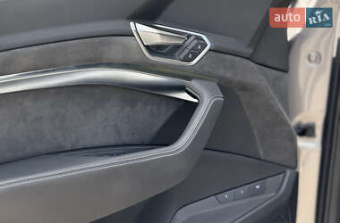 Внедорожник / Кроссовер Audi e-tron 2019 в 
