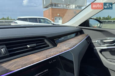 Внедорожник / Кроссовер Audi e-tron 2020 в 
