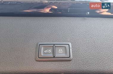 Позашляховик / Кросовер Audi e-tron 2021 в 