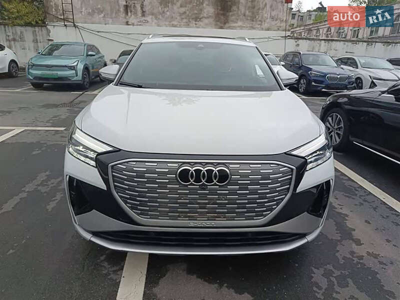 Внедорожник / Кроссовер Audi e-tron 2022 в 
