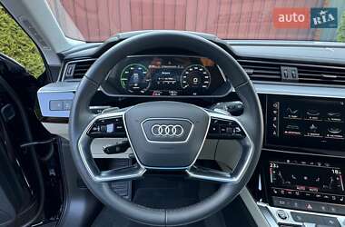 Внедорожник / Кроссовер Audi e-tron 2022 в 