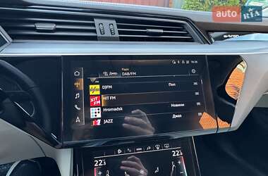 Внедорожник / Кроссовер Audi e-tron 2022 в 