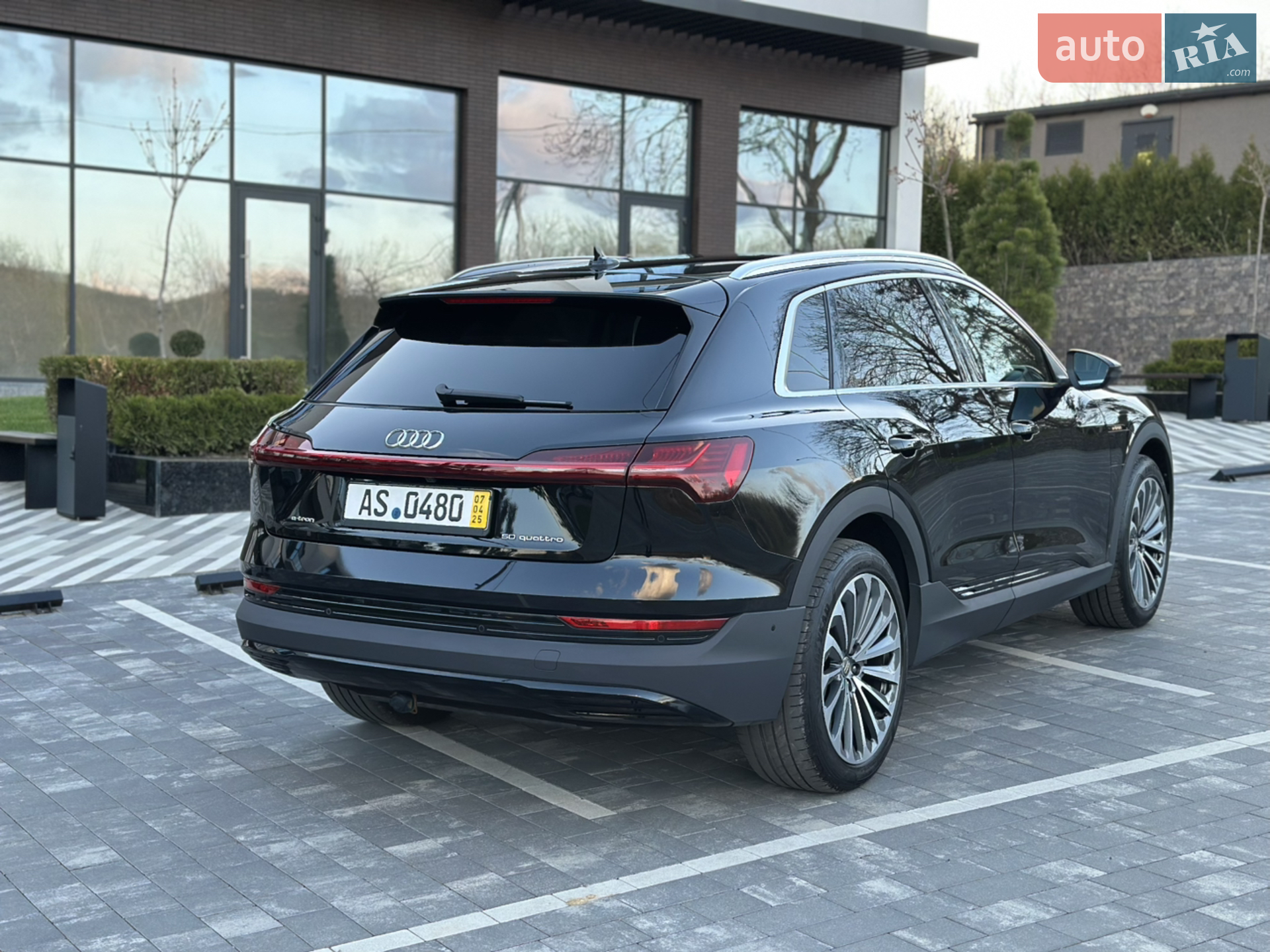 2020 Audi e-tron - мініатюра 3