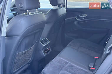 Внедорожник / Кроссовер Audi e-tron 2020 в 