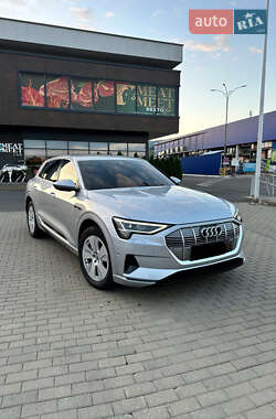 Позашляховик / Кросовер Audi e-tron 2019 в 