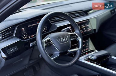 Внедорожник / Кроссовер Audi e-tron 2019 в 