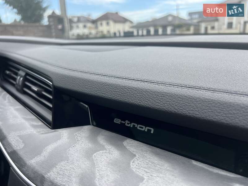 Внедорожник / Кроссовер Audi e-tron 2021 в Ровно
