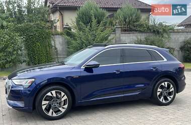 Внедорожник / Кроссовер Audi e-tron 2021 в 
