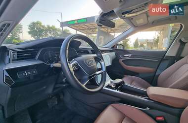 Внедорожник / Кроссовер Audi e-tron 2021 в 