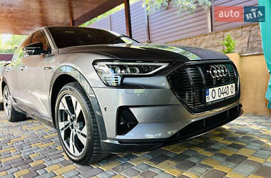 Внедорожник / Кроссовер Audi e-tron 2020 в 