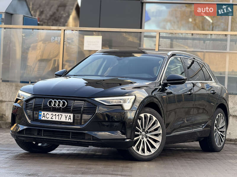 Позашляховик / Кросовер Audi e-tron 2019 в 