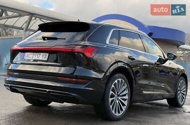 Позашляховик / Кросовер Audi e-tron 2019 в 